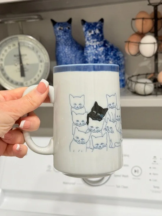 Vintage OTAGIRI Blue and White Stoneware Cat Pattern Mug - Picture 4 of 16